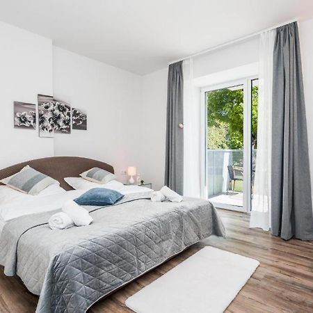 Апартаменты Perla Hradce 101 Градец-Кралове Экстерьер фото