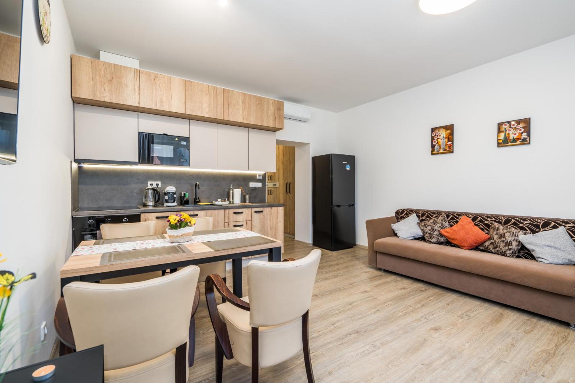Апартаменты Perla Hradce 101 Градец-Кралове Экстерьер фото
