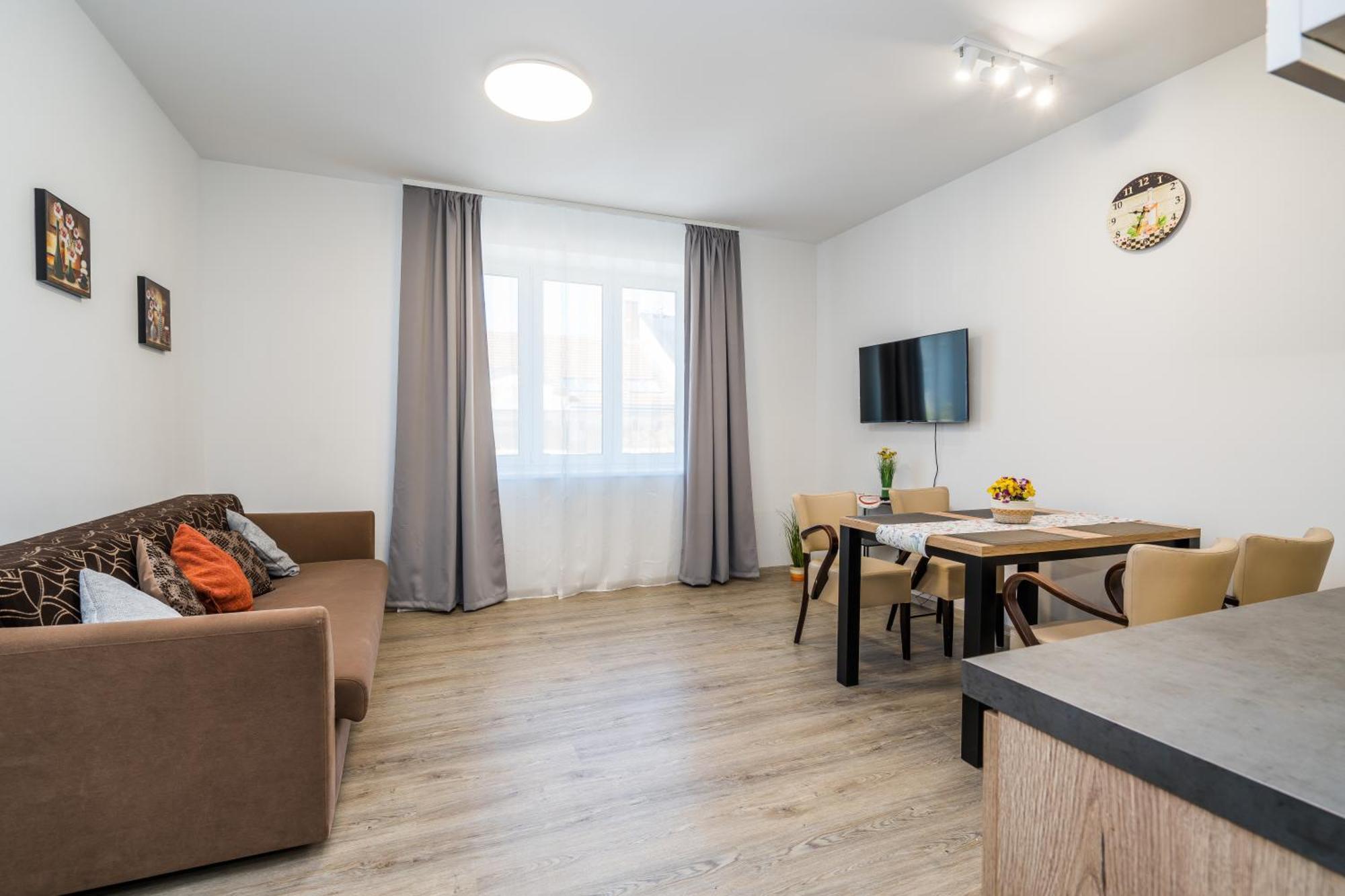 Апартаменты Perla Hradce 101 Градец-Кралове Экстерьер фото