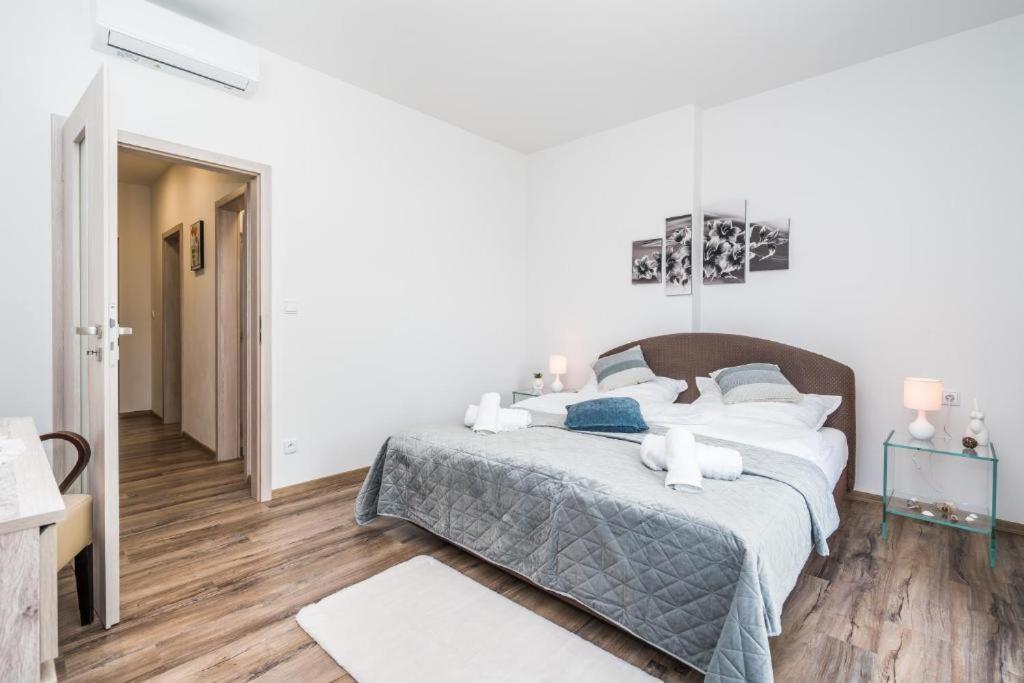 Апартаменты Perla Hradce 101 Градец-Кралове Экстерьер фото
